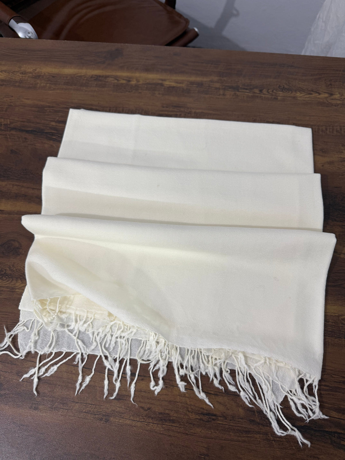 Laso Special Ladies Plain White Shawl